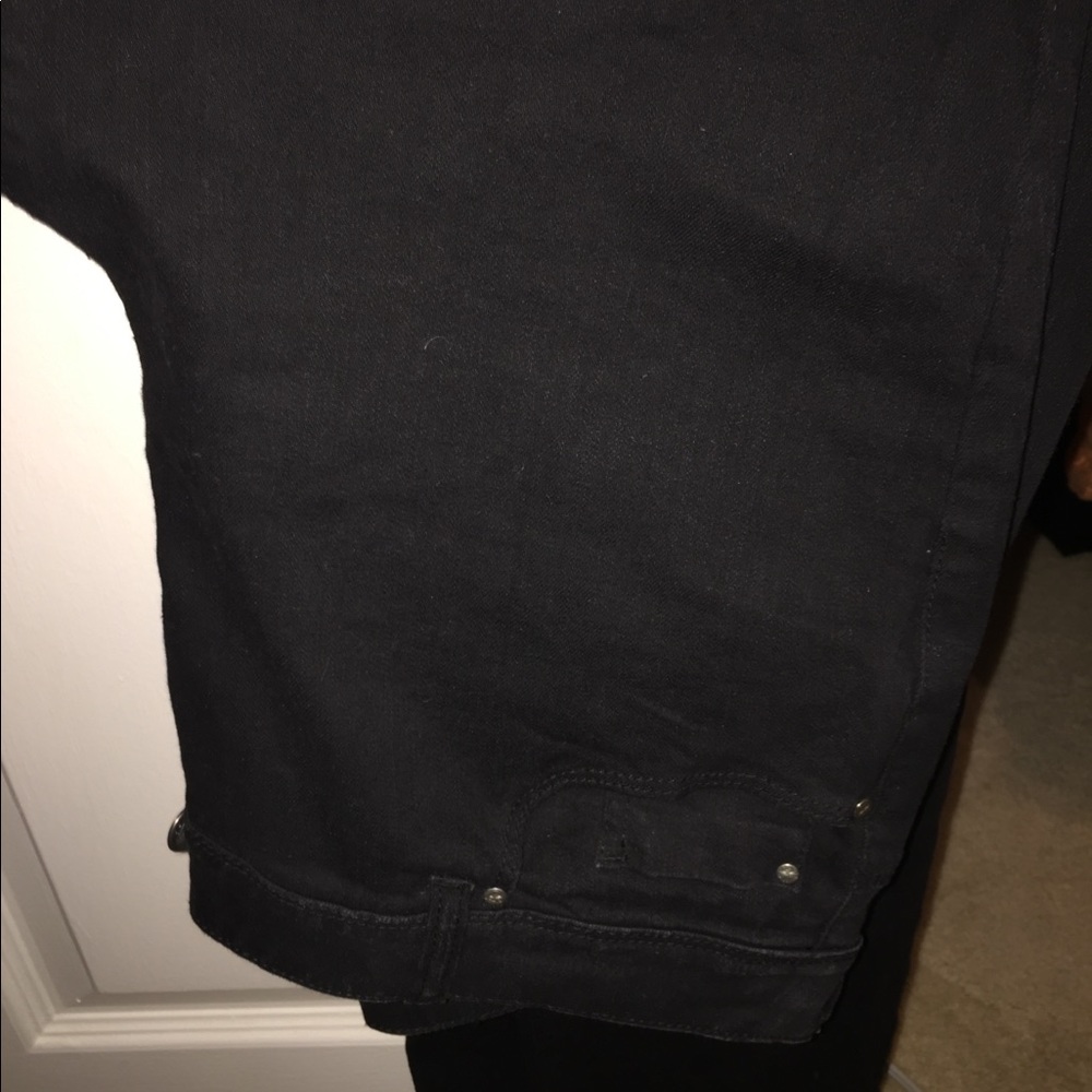Black Chico’s so slimming jeans in size one short
